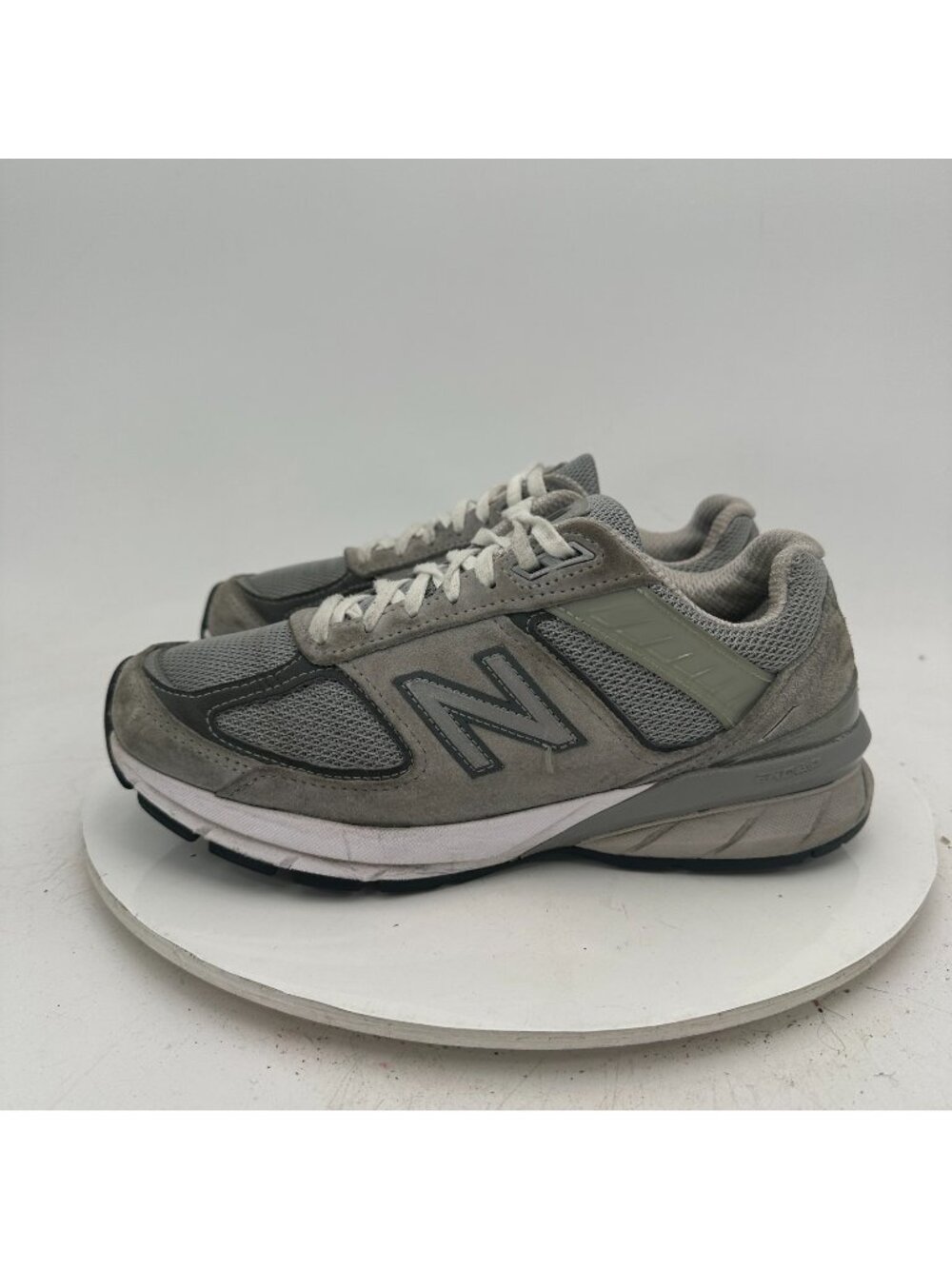 New Balance 990V5 Women Size 7 M990GL5 Grey White Suede Training Shoes